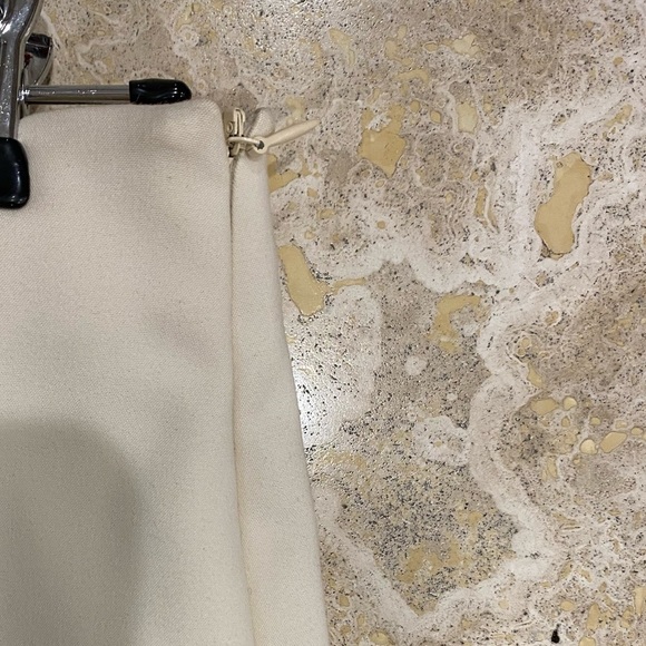 NWT Ivory Zara Pencil skirt with bottom Ruffle - M - Picture 5 of 8